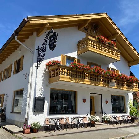 Gaestehaus U Ferienwohnungen Veronika Incl Fruehstuecksbuffet Und Koenigscard Mit 200 Kostenlosen Attraktionen Unterammergau Eksteriør billede