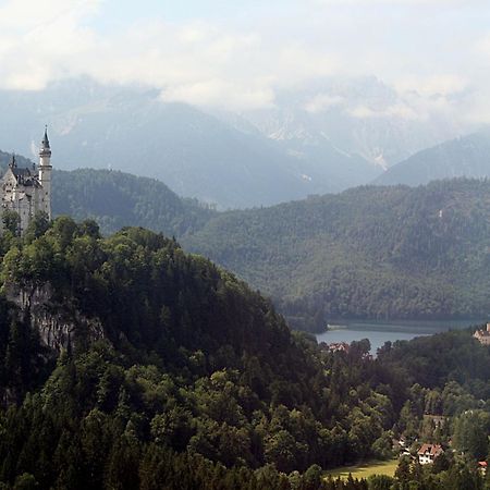Gaestehaus U Ferienwohnungen Veronika Incl Fruehstuecksbuffet Und Koenigscard Mit 200 Kostenlosen Attraktionen Unterammergau Eksteriør billede