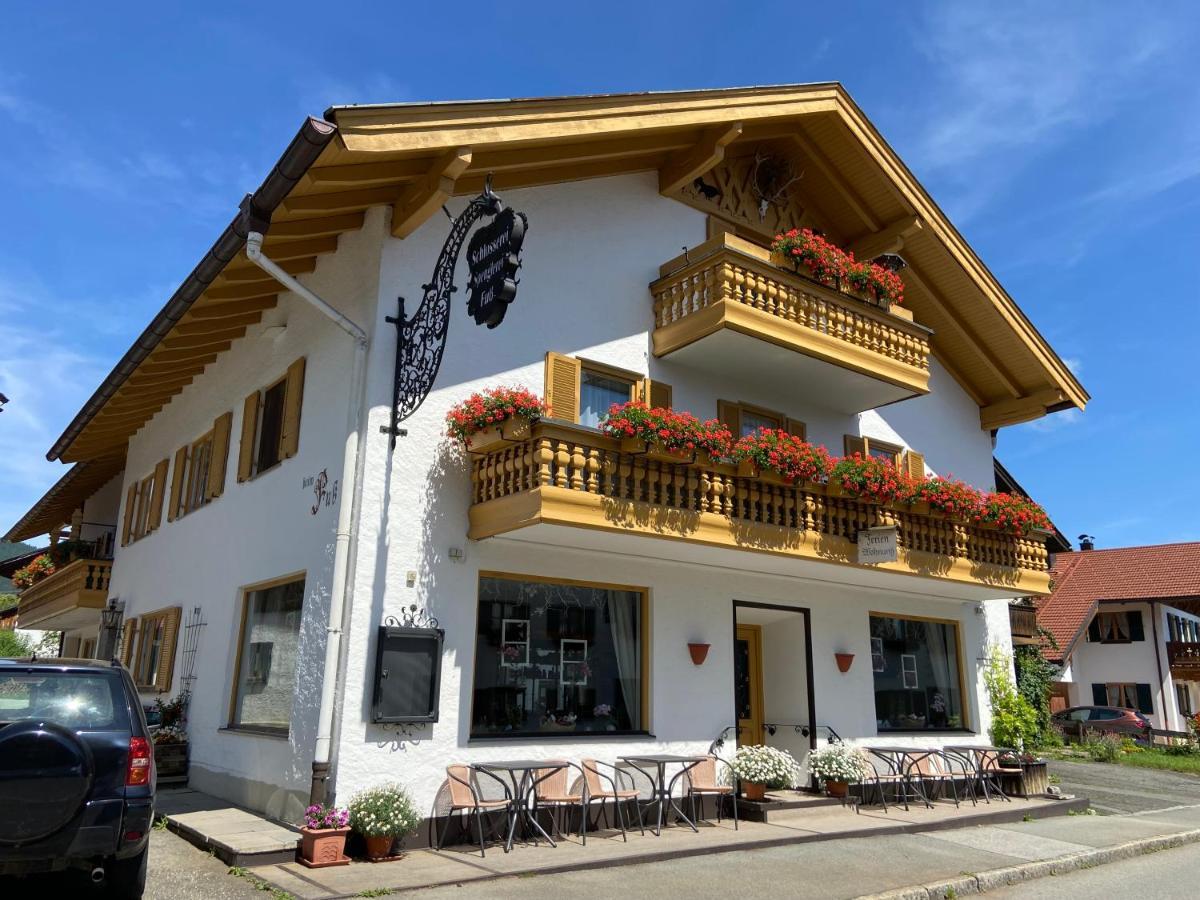 Gaestehaus U Ferienwohnungen Veronika Incl Fruehstuecksbuffet Und Koenigscard Mit 200 Kostenlosen Attraktionen Unterammergau Eksteriør billede