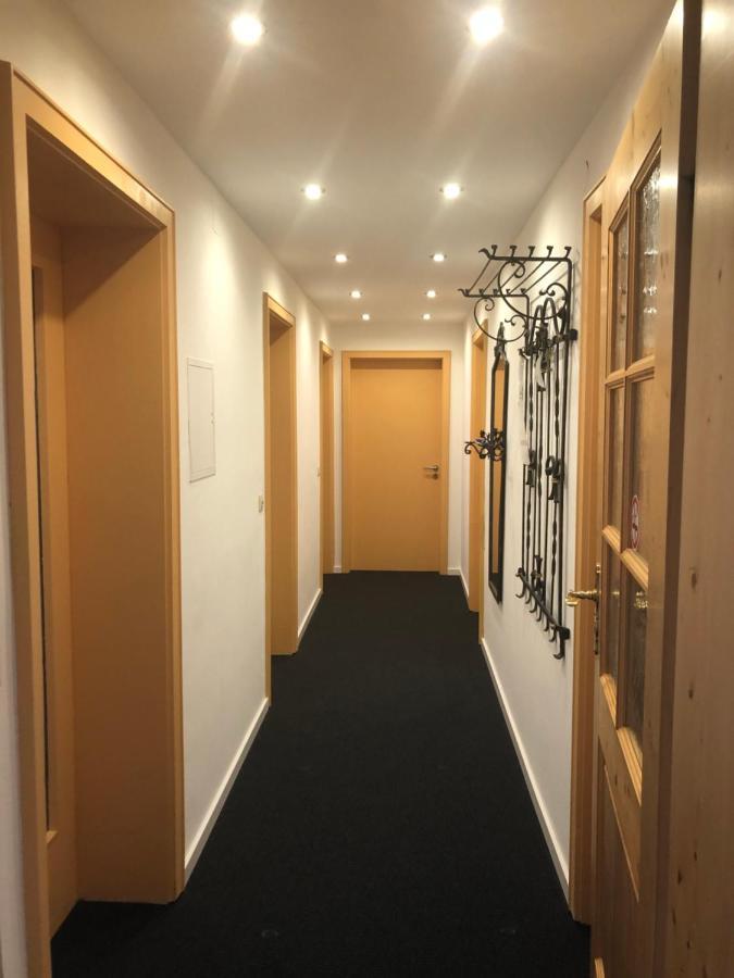 Gaestehaus U Ferienwohnungen Veronika Incl Fruehstuecksbuffet Und Koenigscard Mit 200 Kostenlosen Attraktionen Unterammergau Eksteriør billede