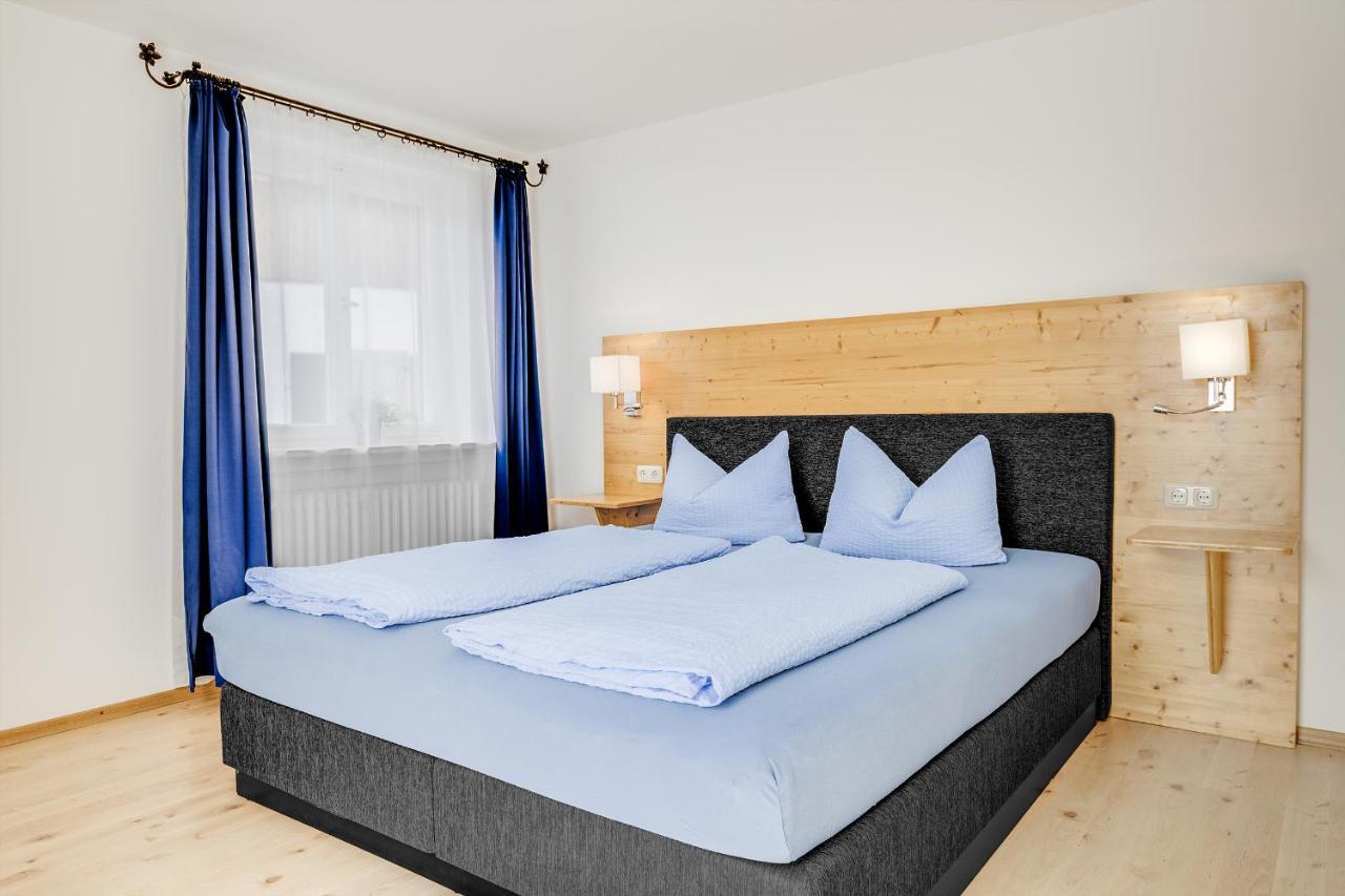 Gaestehaus U Ferienwohnungen Veronika Incl Fruehstuecksbuffet Und Koenigscard Mit 200 Kostenlosen Attraktionen Unterammergau Eksteriør billede
