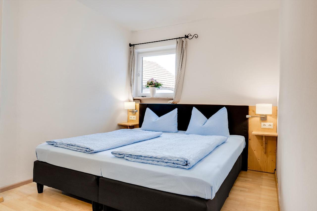 Gaestehaus U Ferienwohnungen Veronika Incl Fruehstuecksbuffet Und Koenigscard Mit 200 Kostenlosen Attraktionen Unterammergau Eksteriør billede