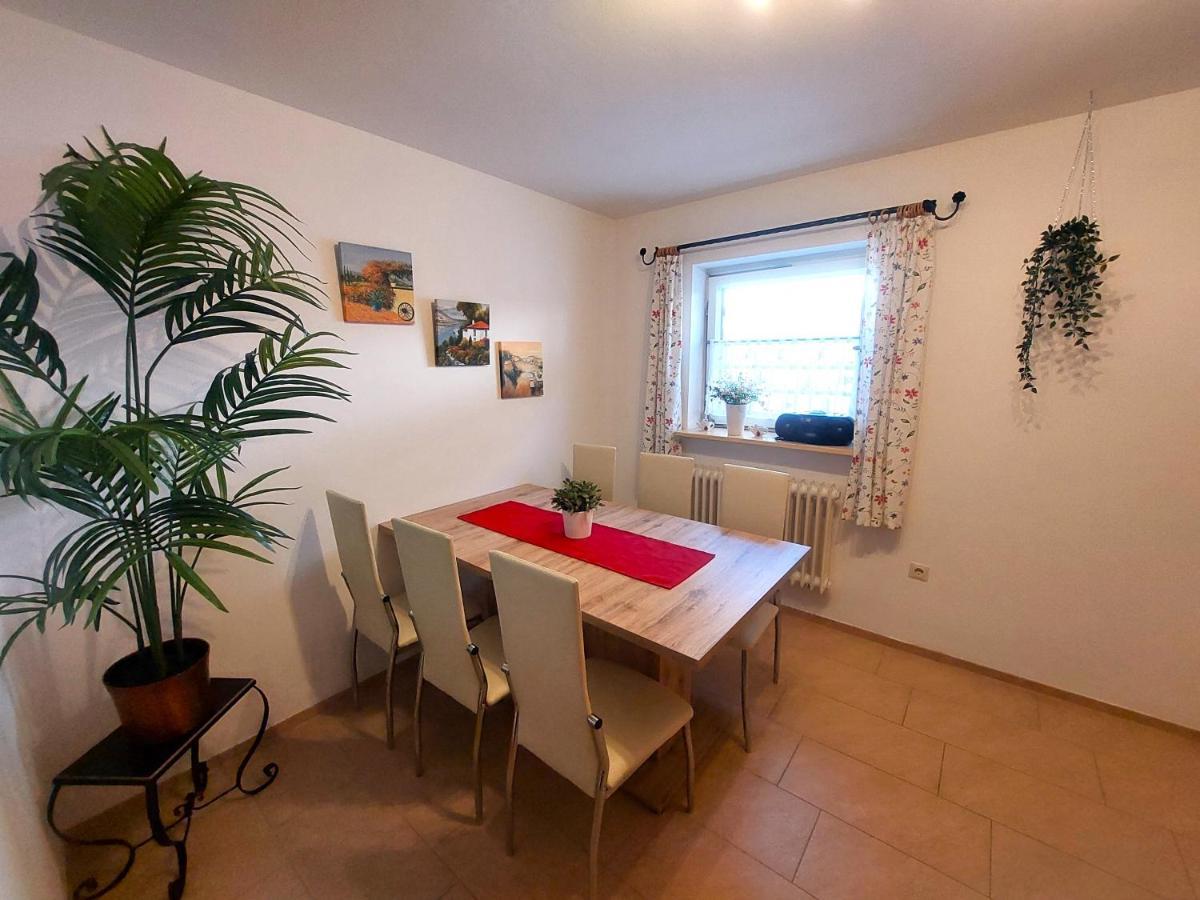 Gaestehaus U Ferienwohnungen Veronika Incl Fruehstuecksbuffet Und Koenigscard Mit 200 Kostenlosen Attraktionen Unterammergau Eksteriør billede