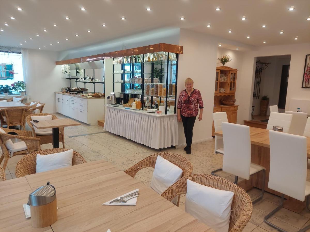 Gaestehaus U Ferienwohnungen Veronika Incl Fruehstuecksbuffet Und Koenigscard Mit 200 Kostenlosen Attraktionen Unterammergau Eksteriør billede