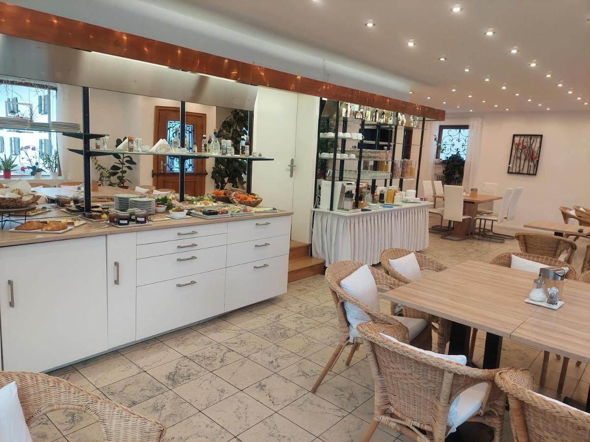 Gaestehaus U Ferienwohnungen Veronika Incl Fruehstuecksbuffet Und Koenigscard Mit 200 Kostenlosen Attraktionen Unterammergau Eksteriør billede