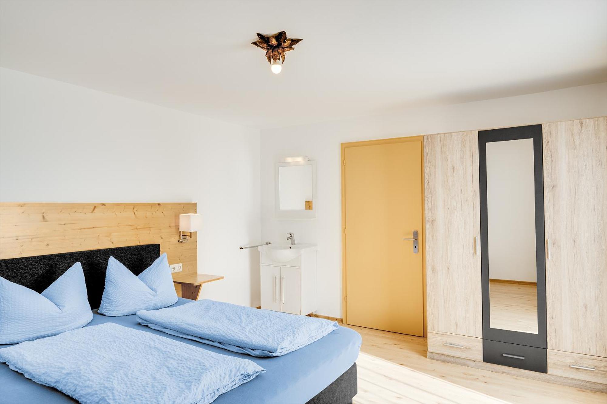 Gaestehaus U Ferienwohnungen Veronika Incl Fruehstuecksbuffet Und Koenigscard Mit 200 Kostenlosen Attraktionen Unterammergau Eksteriør billede