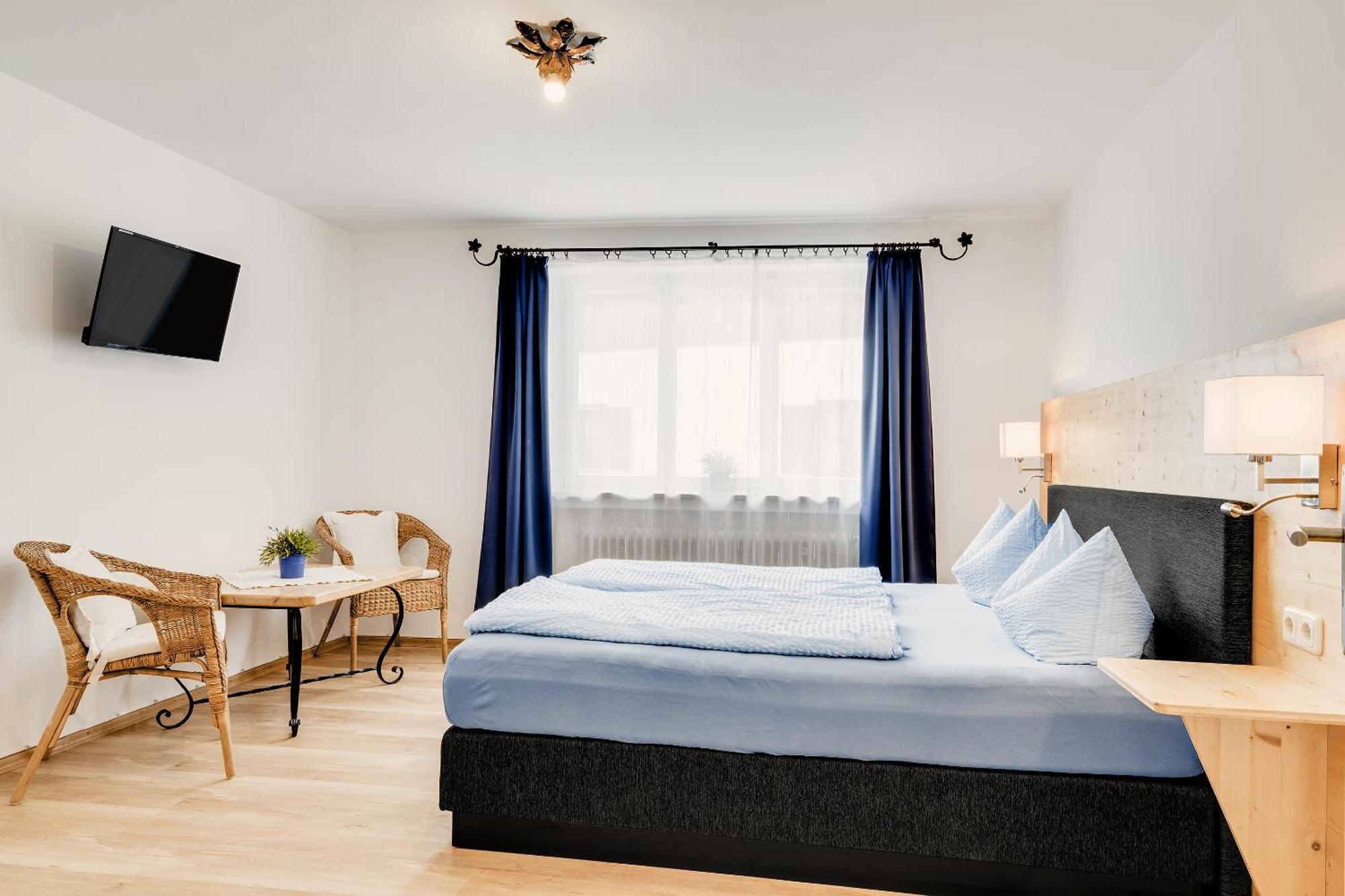 Gaestehaus U Ferienwohnungen Veronika Incl Fruehstuecksbuffet Und Koenigscard Mit 200 Kostenlosen Attraktionen Unterammergau Eksteriør billede