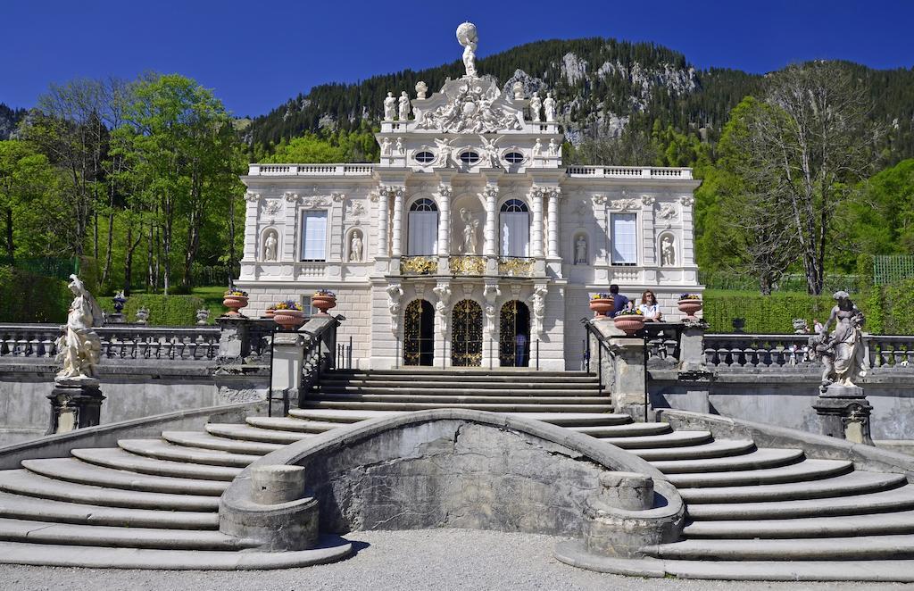 Gaestehaus U Ferienwohnungen Veronika Incl Fruehstuecksbuffet Und Koenigscard Mit 200 Kostenlosen Attraktionen Unterammergau Eksteriør billede