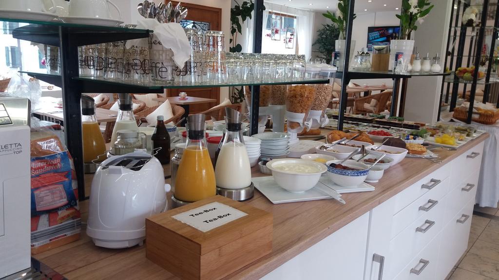 Gaestehaus U Ferienwohnungen Veronika Incl Fruehstuecksbuffet Und Koenigscard Mit 200 Kostenlosen Attraktionen Unterammergau Eksteriør billede